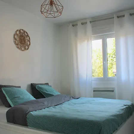 F2 Between Cathedral And Basilica Reims