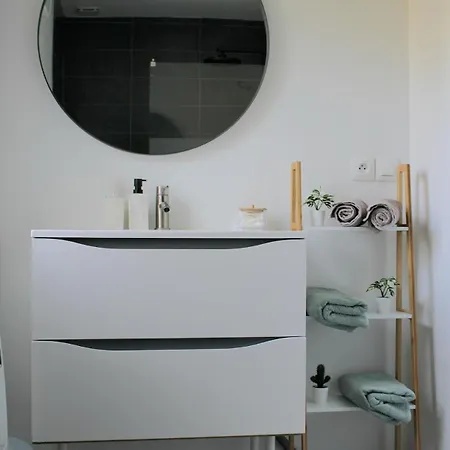 F2 Between Cathedral And Basilica * Reims