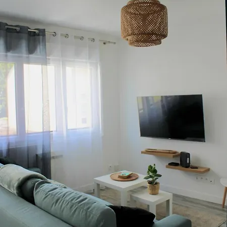 F2 Between Cathedral And Basilica Reims