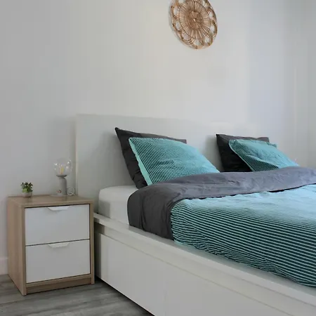 F2 Between Cathedral And Basilica * Reims