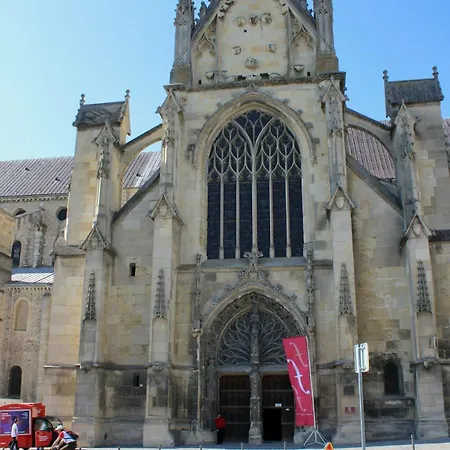 F2 Between Cathedral And Basilica *