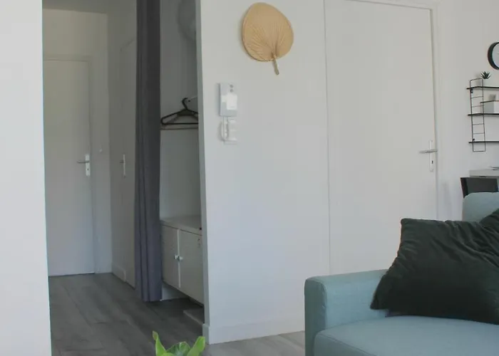 F2 Between Cathedral And Basilica * Reims