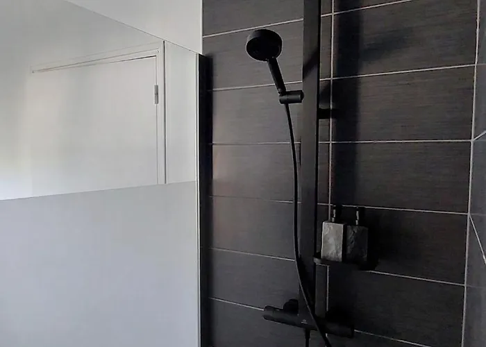 F2 Between Cathedral And Basilica * Reims