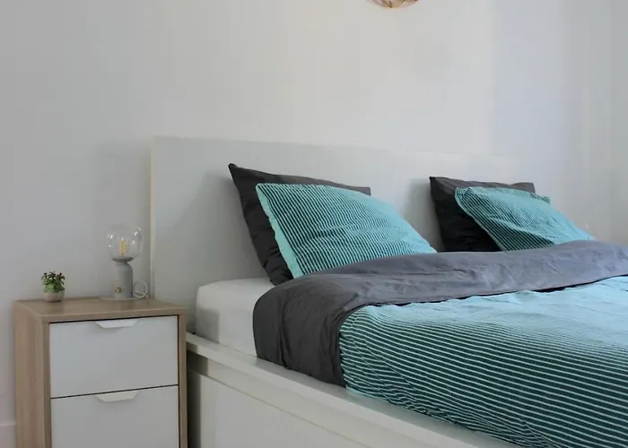 F2 Between Cathedral And Basilica * Reims