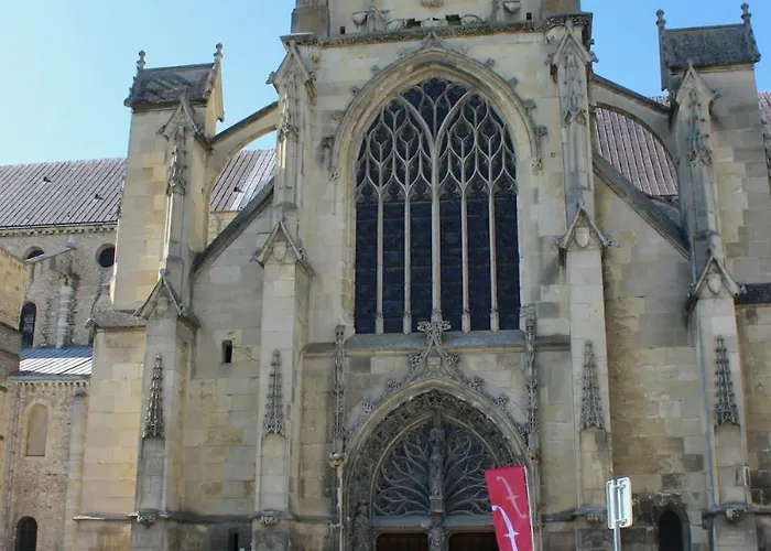 F2 Between Cathedral And Basilica *